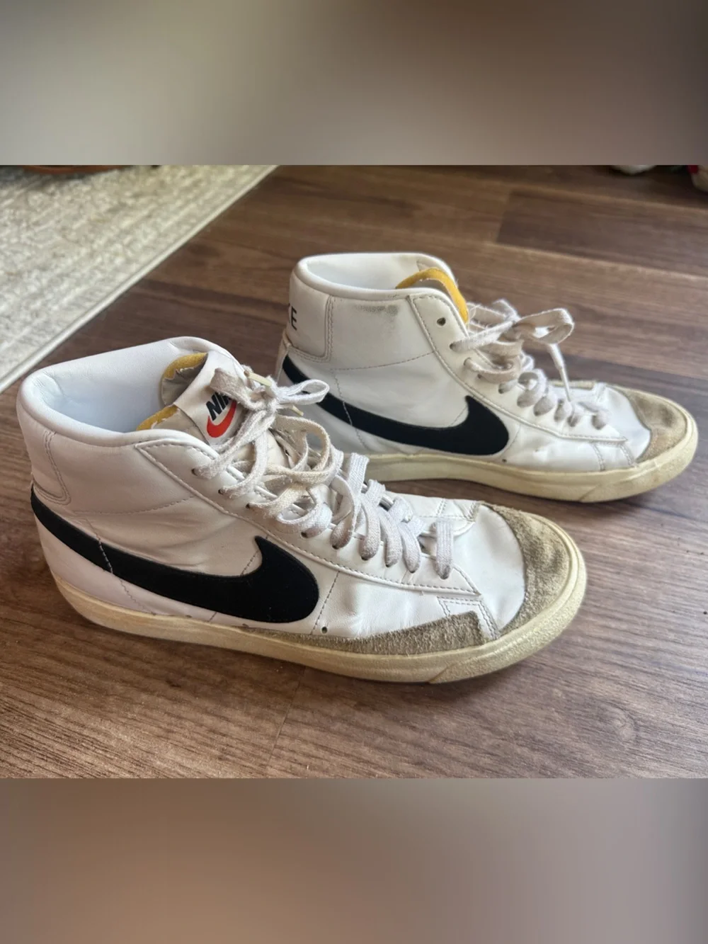 Nike Blazer Mid ’77 Vintage White/Black Sneakers – Men’s Size 8